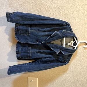 Long sleeve denim jacket with front pockets